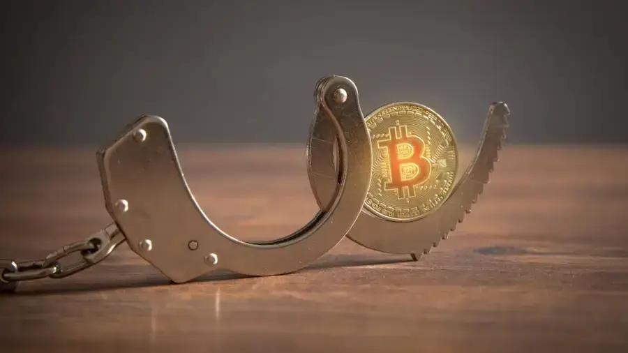 У семейной пары украли биткоины на  млн