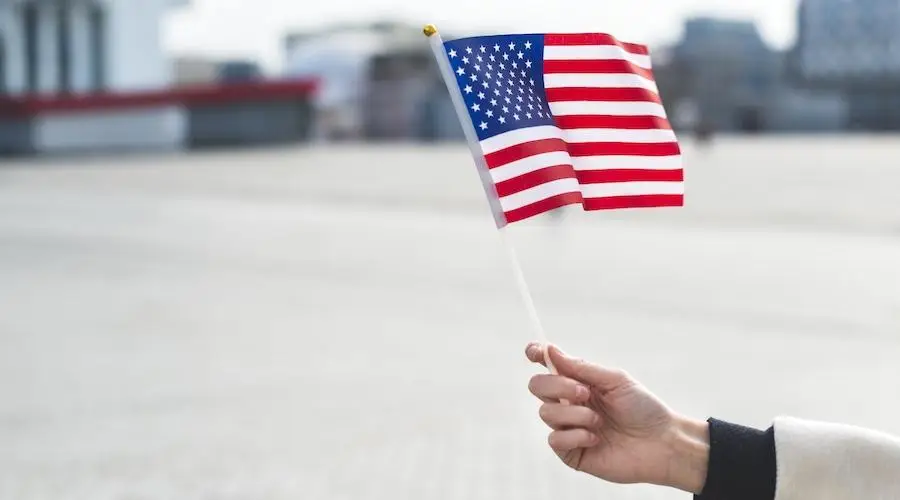 Банки США могут подать в суд на регулятора из-за упрощенных лицензий для криптокомпаний