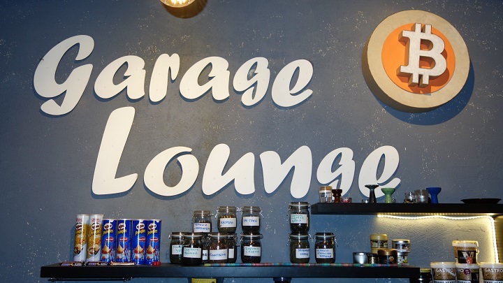 Garage lounge