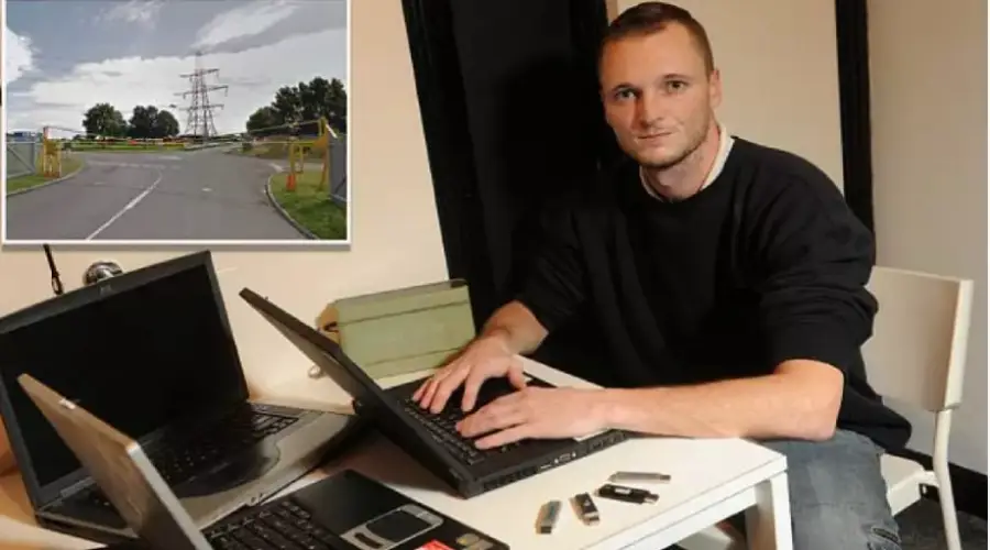 The programmer stopped the disk with 7500 bitcoins. The programmer stopped searching