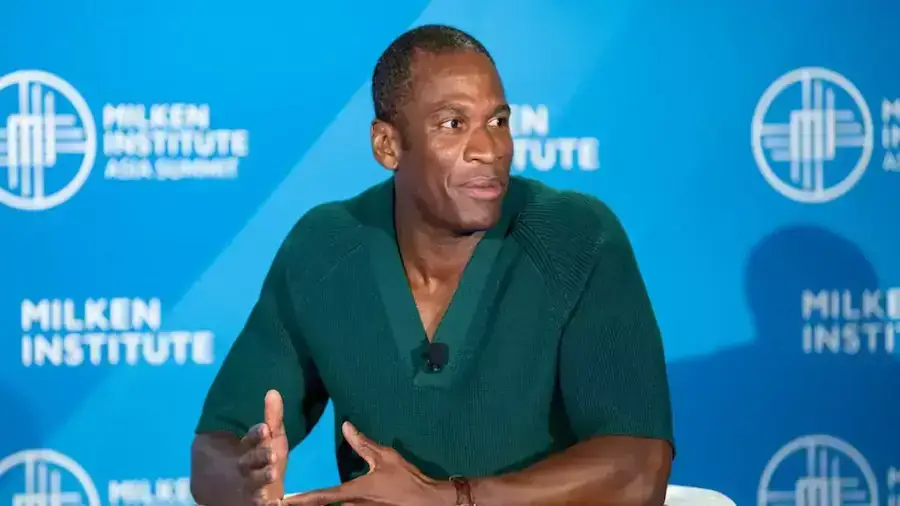 Артур Хейс предложил пари на $100 000 о курсе токена HYPE