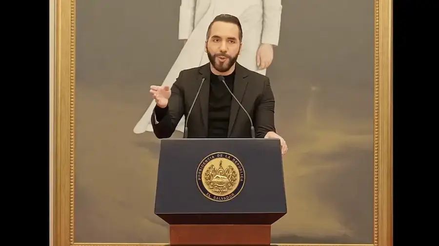 Президент Сальвадора посмеялся над критиковавшим его за биткоин-коррупцию сенатором Президент Сальвадора посмеялся над критиковавшим его за биткоин-коррупцию сенатором