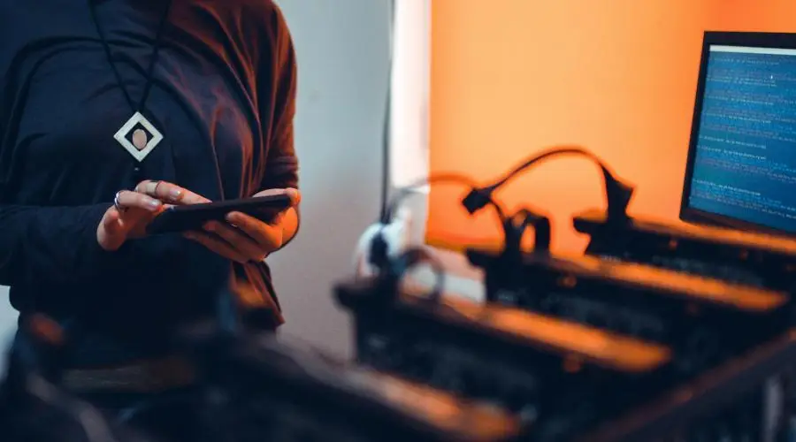 Крупный майнер выступил против оплаты электроэнергии по схеме «бери и плати»