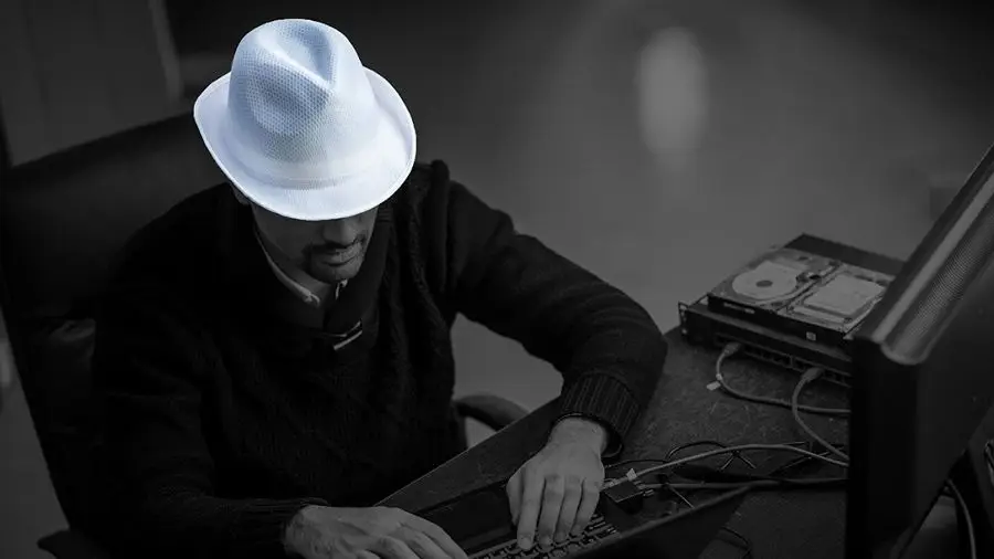Белый хакер взломал кошелек Trezor One и вернул владельцу криптоактивы на сумму более $2 млн