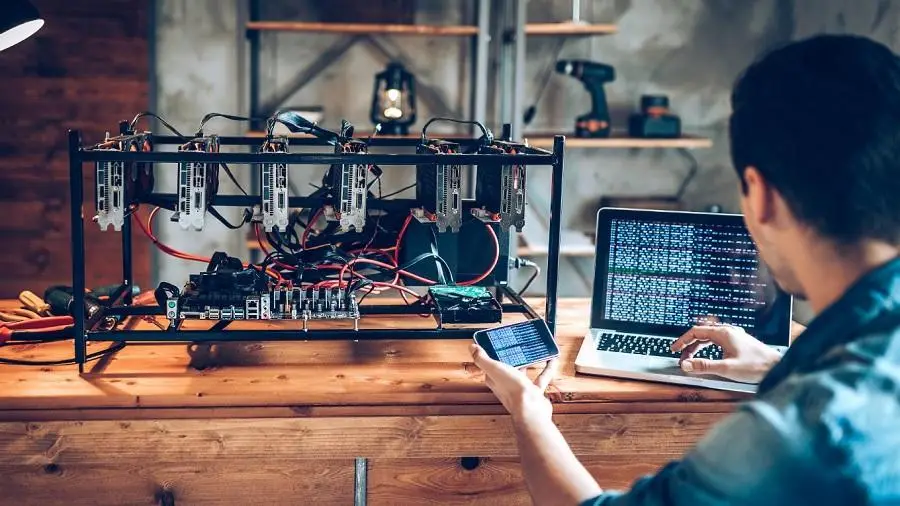 Житель многоквартирного дома в Красноярске 4 года крал электричество для майнинга Житель многоквартирного дома в Красноярске 4 года крал электричество для майнинга