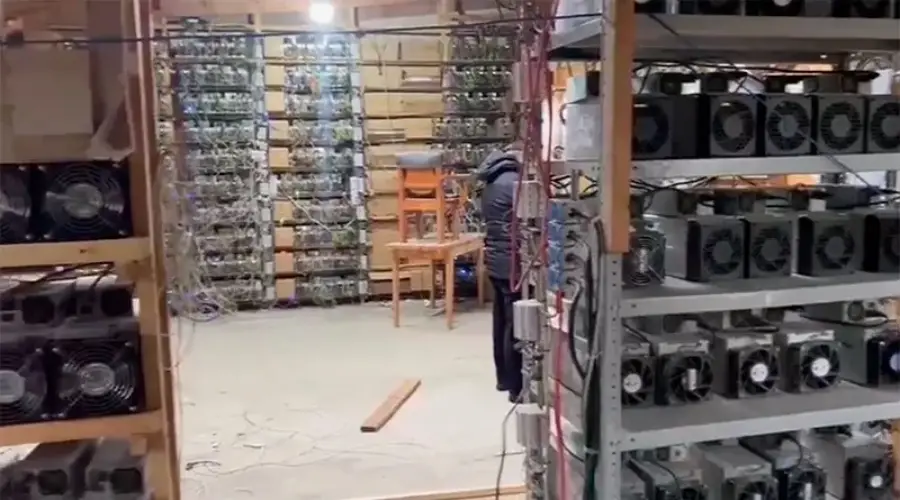 Энергетики выявили нелегальную майнинг-ферму на 160 устройств