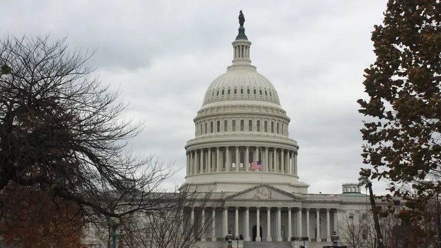 Сенатор Рон Уайден выступил против жесткого регулирования криптовалют в США