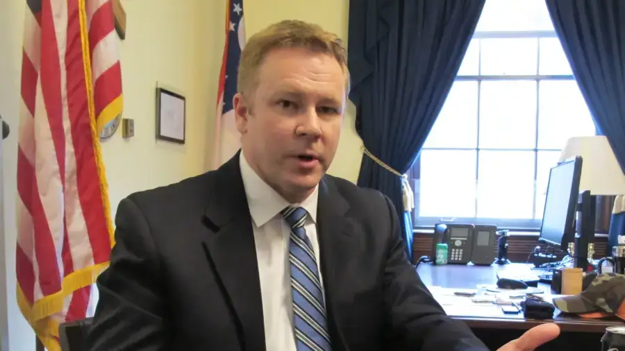 Конгрессмен-республиканец предположил причину стагнации крипторынка США