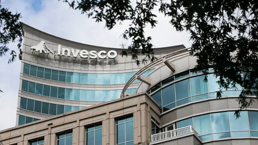 Invesco запустит два ETF на акции связанных с криптовалютами и блокчейном компаний