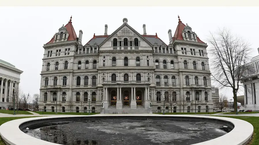 Законодатели Нью-Йорка намерены ужесточить уголовное наказание за криптомошенничество Законодатели Нью-Йорка намерены ужесточить уголовное наказание за криптомошенничество