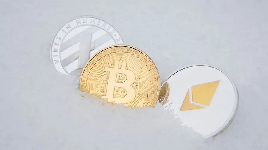 Bloomberg: инвесторы и майнеры пытаются пережить «криптозиму» за счет деривативов