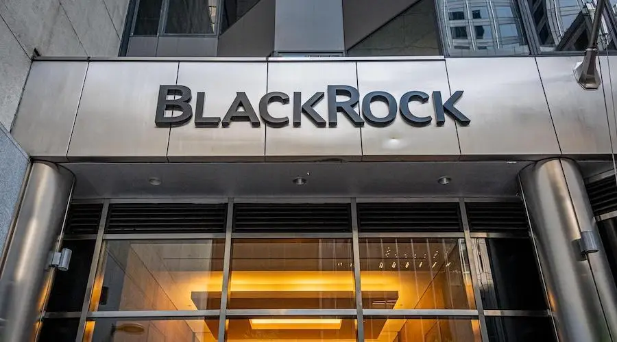 Крупнейшая инвесткомпания BlackRock закупила биткоинов на $906 млн