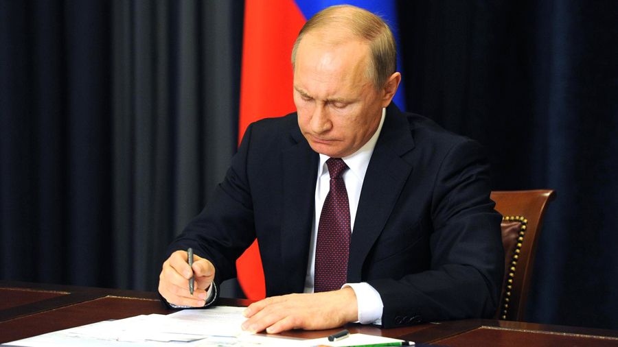 Владимир Путин подписал закон о ЦФА