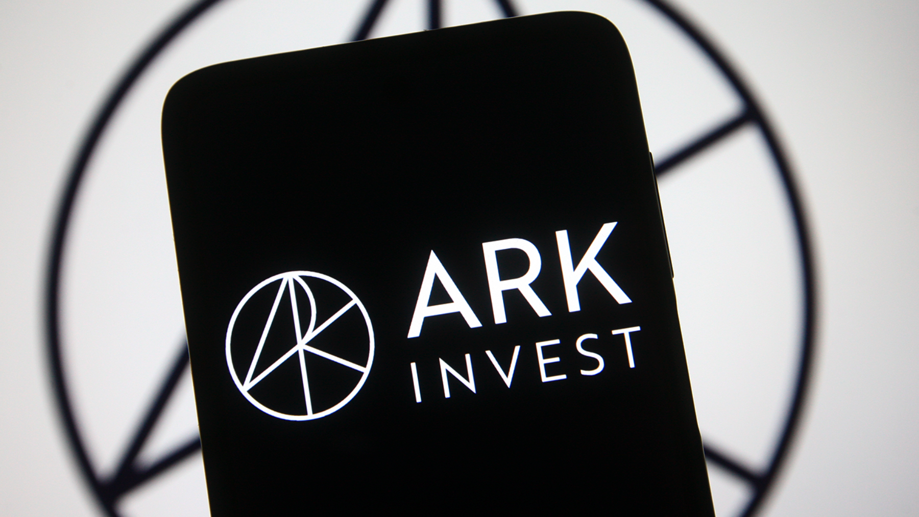 ark_invest_pokupaet_bolshe_aktsiy_coinbase.png