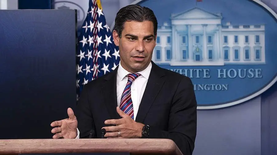 Мэр Майами утроил стоимость своих зарплатных биткоинов