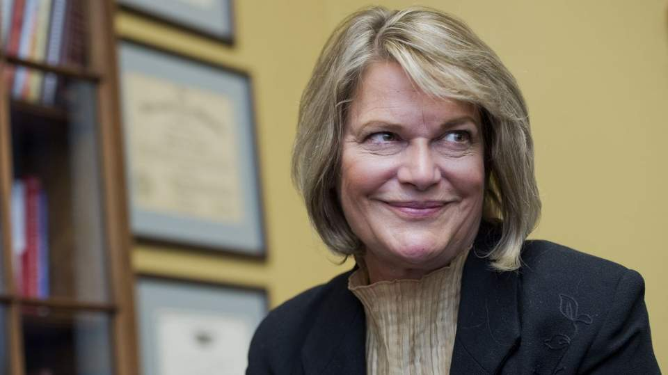 Senator Cynthia Lummis Supports Coinbase in SEC Litigation