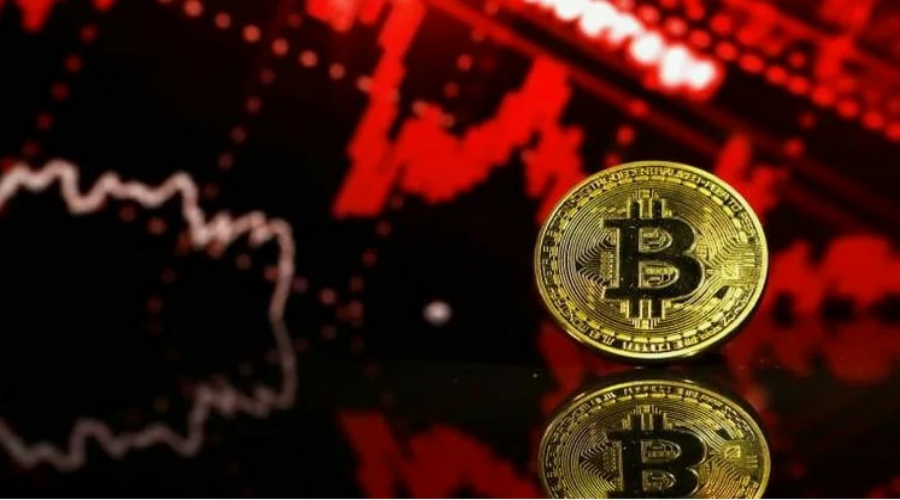 Bitcoin Falls to $77,000 as Treasury Yields Surge