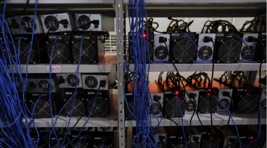 Российские силовики ликвидировали нелегальную криптоферму на 850 устройств