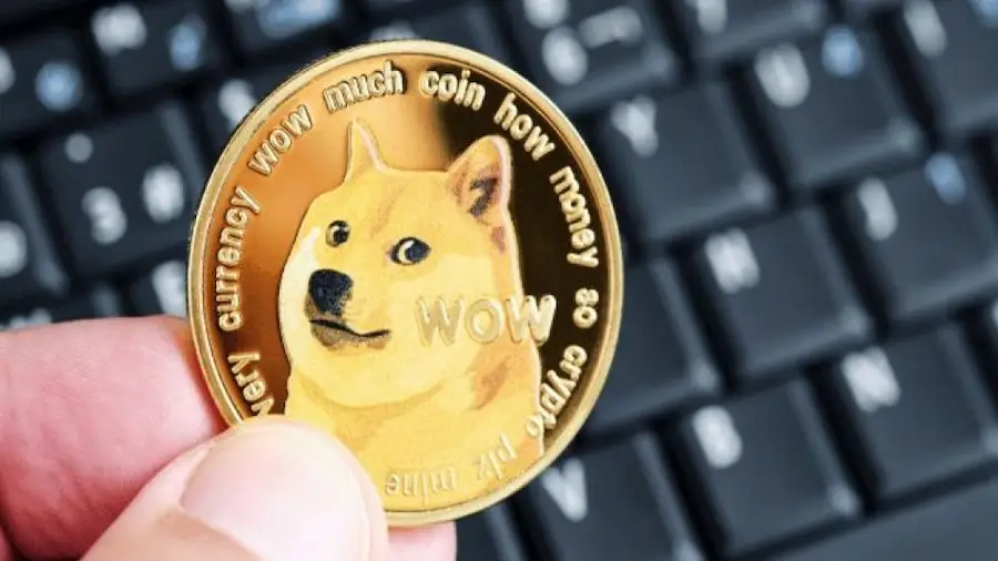 Мемкоин Dogecoin поднялся в топе криптовалют по капитализации